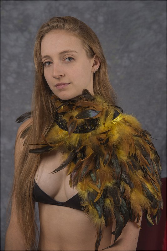 Louise à la cape de plumes
