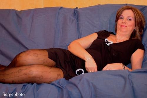 Allongée jupe et top noir