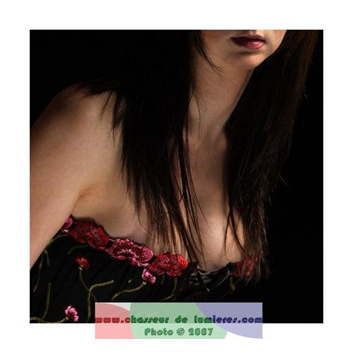 Féminité à fleur de corsage