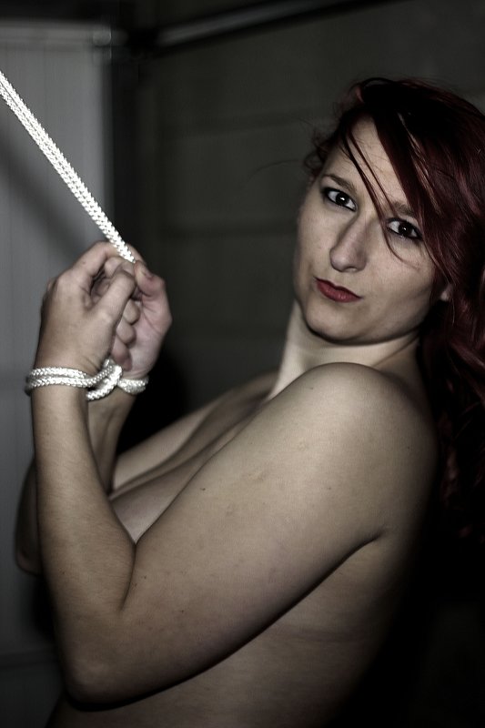 bondage nue